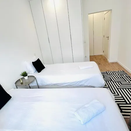 Center 3 Bedroom Flat Next To Avenida Almirante Reis Daire