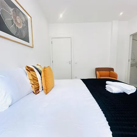 Center 3 Bedroom Flat Next To Avenida Almirante Reis Daire *