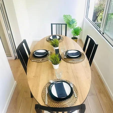 アパート Center 3 Bedroom Flat Next To Avenida Almirante Reis リスボン
