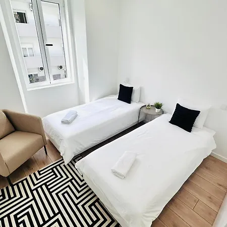 アパート Center 3 Bedroom Flat Next To Avenida Almirante Reis リスボン