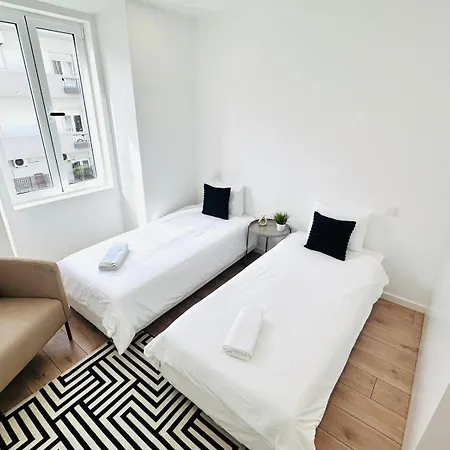 Апартаменты Center 3 Bedroom Flat Next To Avenida Almirante Reis Лиссабон