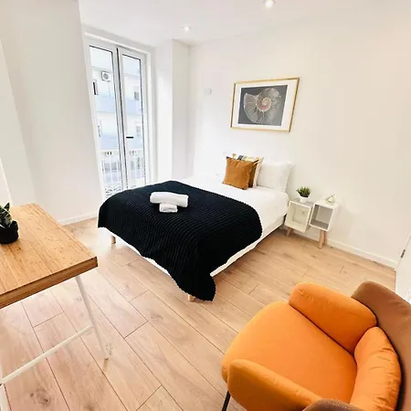 Center 3 Bedroom Flat Next To Avenida Almirante Reis * Лиссабон